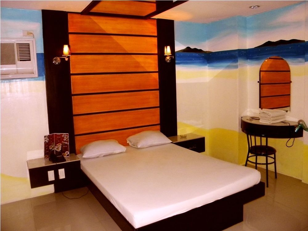 Harts Hotel-Quezon City Cidade Quezon Exterior foto